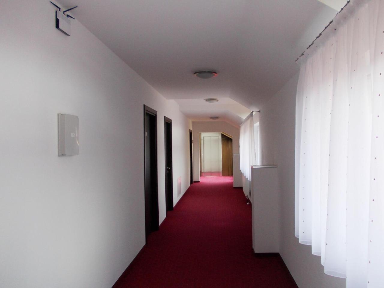 Hostel Cppi Vest Buşteni Εξωτερικό φωτογραφία
